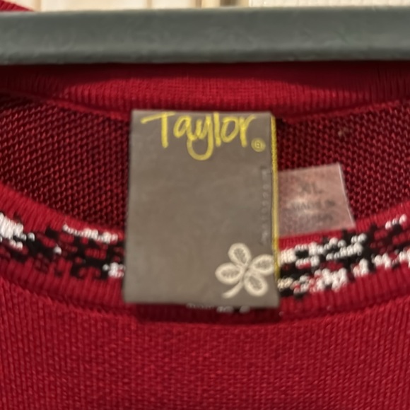 Xlarge Taylor Red knit dress with abstract snowflake design. Never worn. - Picture 3 of 10